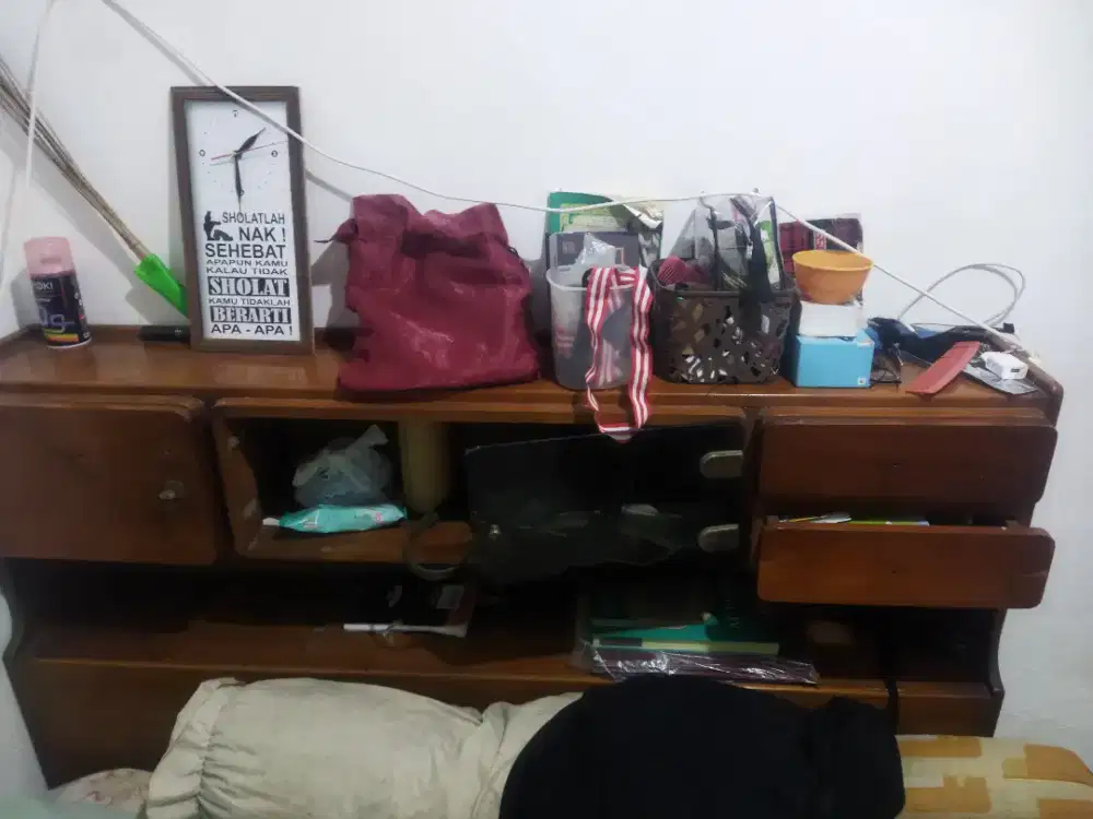 Tempat Tidur Kayu Jati