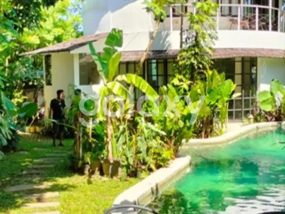 VILLA TROPICAL TROPIS 2 LANTAI DI MERTA SEDANA KEROBOKAN BADUNG, BALI