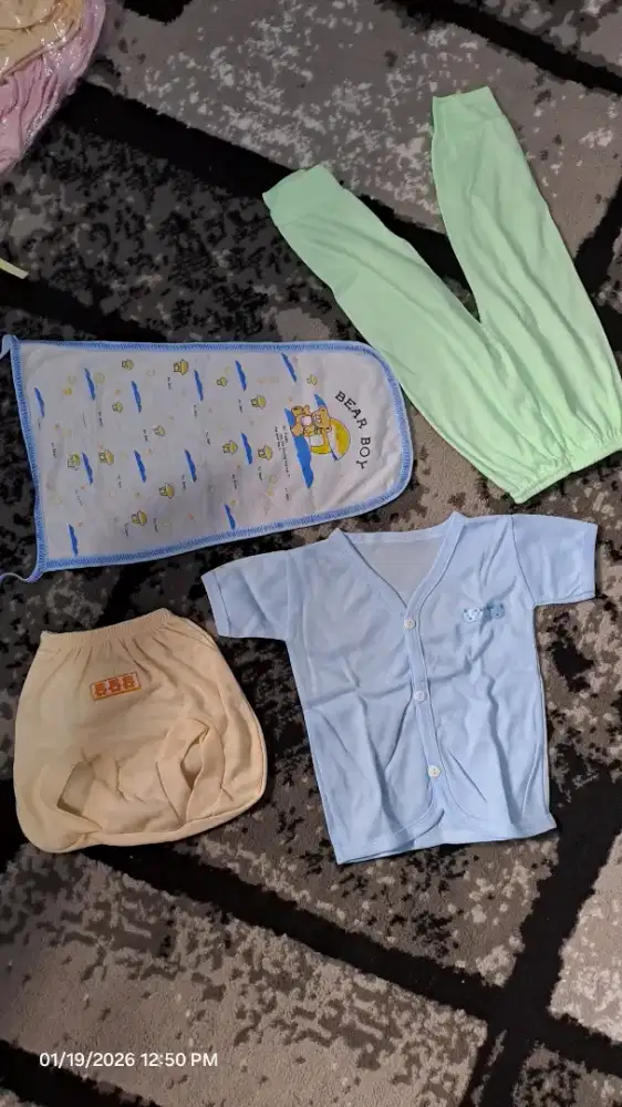 Pakaian bayi baru lahir / newborn