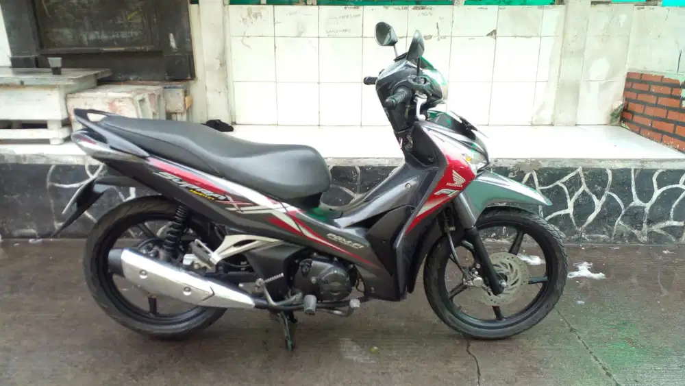 Honda Supra X 125 helm in tahun 2015.