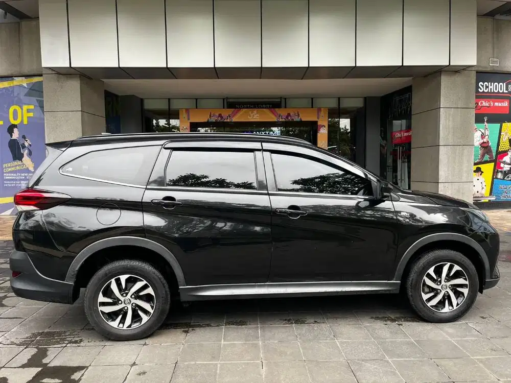 Toyota Rush 1.5 G AT 2018 Hitam - Service Record Auto2000 - Terawat