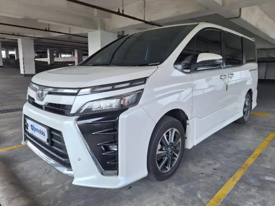 DP RENDAH Toyota Voxy 2.0 Bensin-AT 2018 5JVS