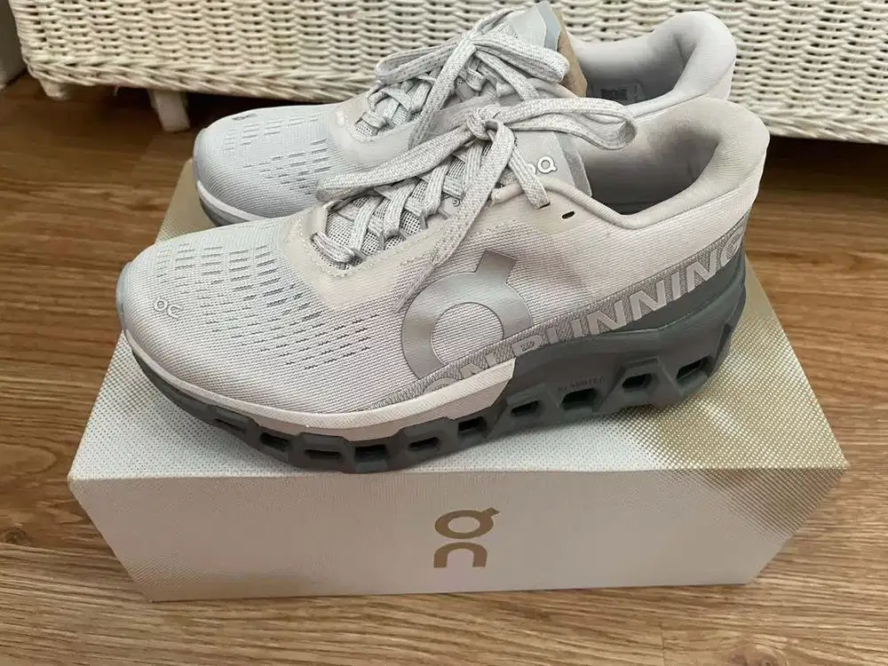 Sepatu On Cloudmonster 2