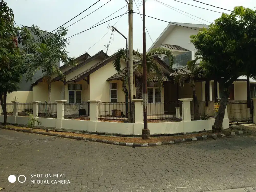 Rmh Pojok, 3kt 1kp di Jl Utama 2 Kemang Pratama, Bekasi