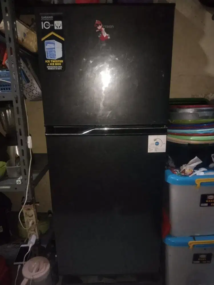 Jual dan beli kulkas