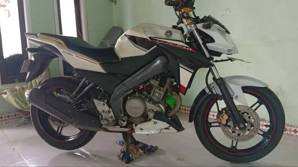 Dijual motor vixion 2015
