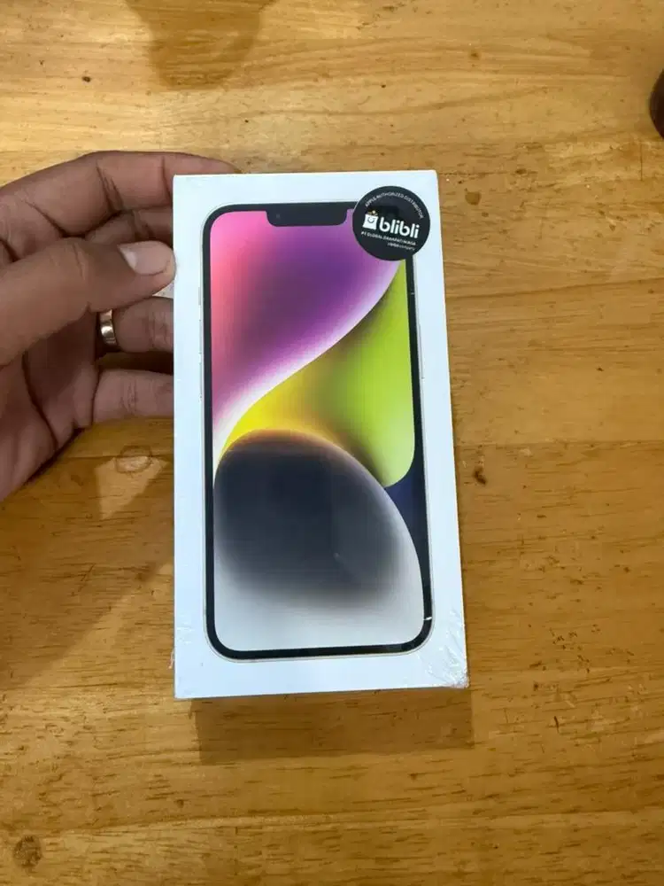 NEW SEGEL iPhone 14 128GB Starlight Garansi Resmi indonesia 1 TAHUN