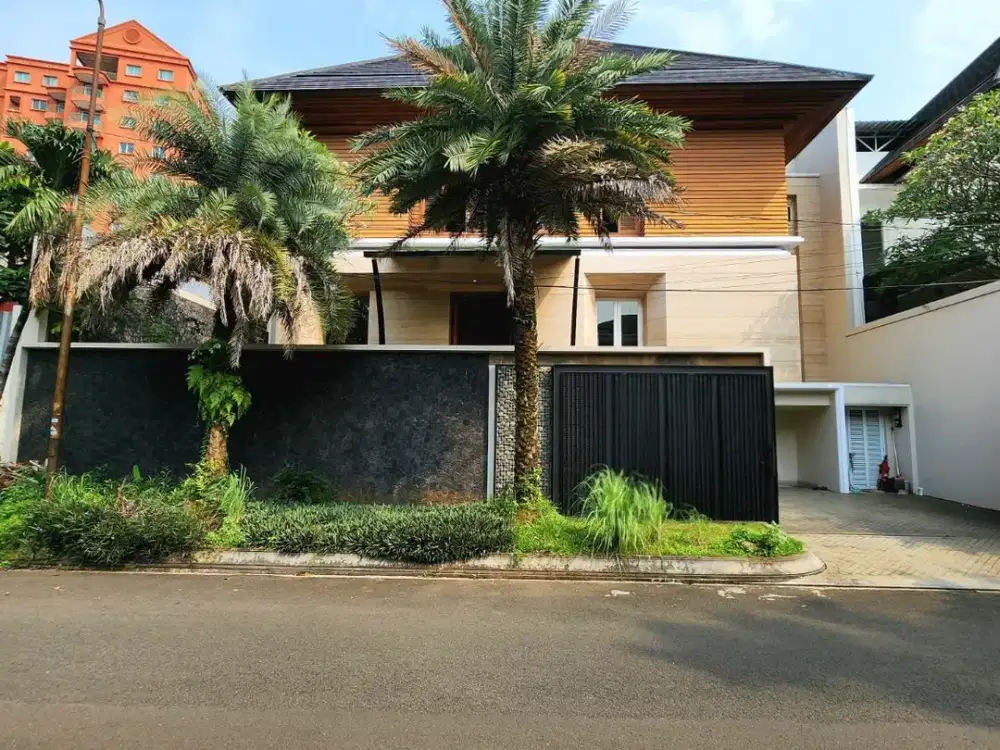 FOR SALE RUMAH TROPICAL MODERN HUNIAN MEWAH DENGAN DESAIN TROPICAL MODERN DI KAWASAN PRESTISIUS LINGKUNGAN TENANG & NYAMAN JALAN DEPAN LEBAR, SERTA BE