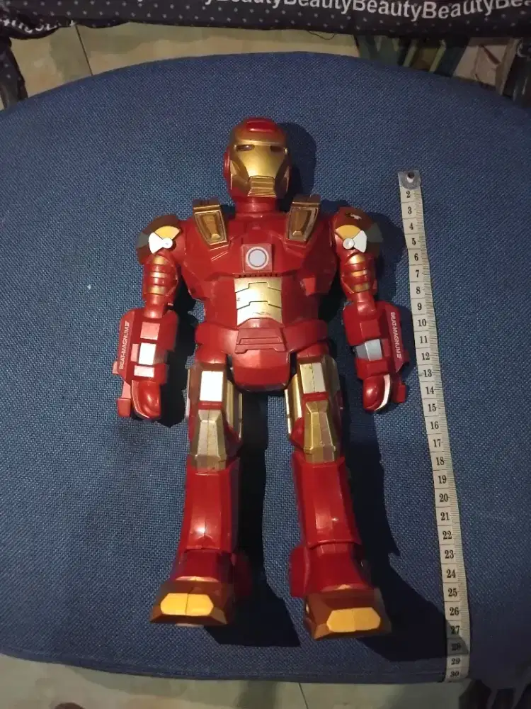 Robot iron man kondisi mati