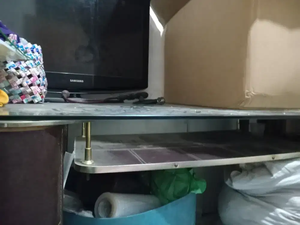 Meja Kaca Ukuran Besar