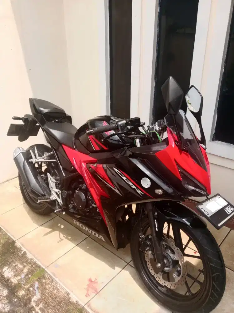 DIJUAL CBR150R ABS LOW KM DAN LIKE NEW