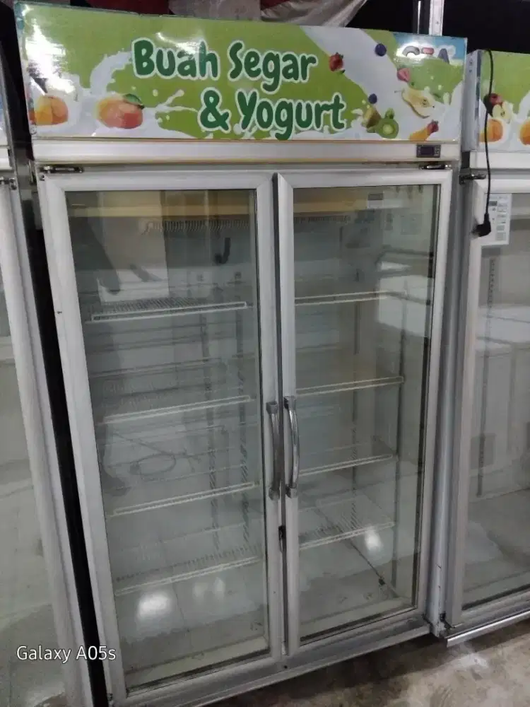 Showcase chiller 2 pintu dan 3 pintu