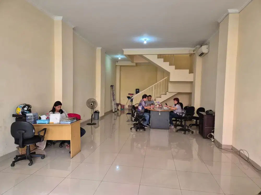 Ruko 3lt disamping pintu tol Bekasi Barat, siap pakai, ukr 5x15 x 3lt , cocok utk perkantoran