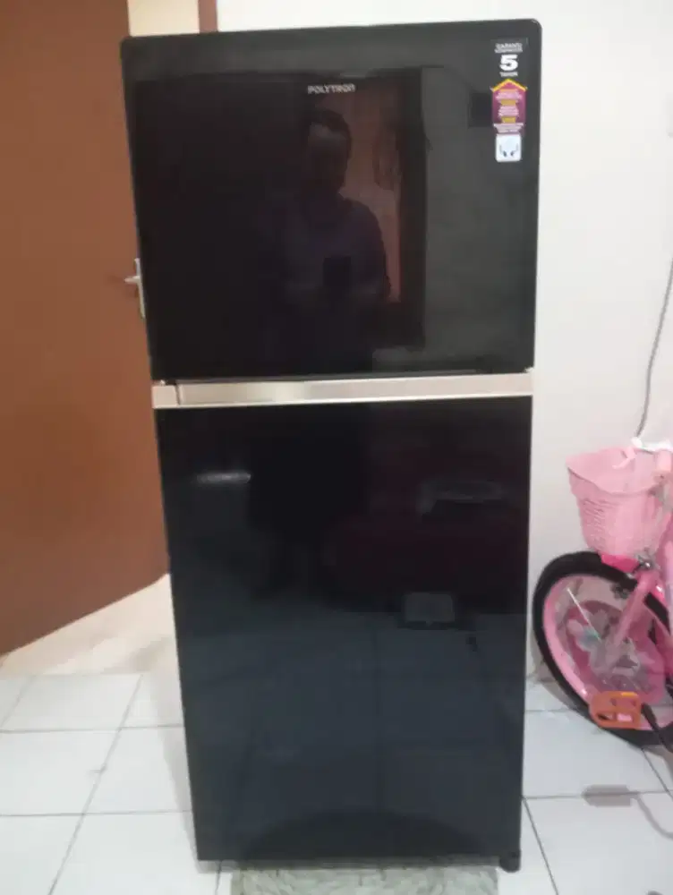 Kulkas polytron beleeza
