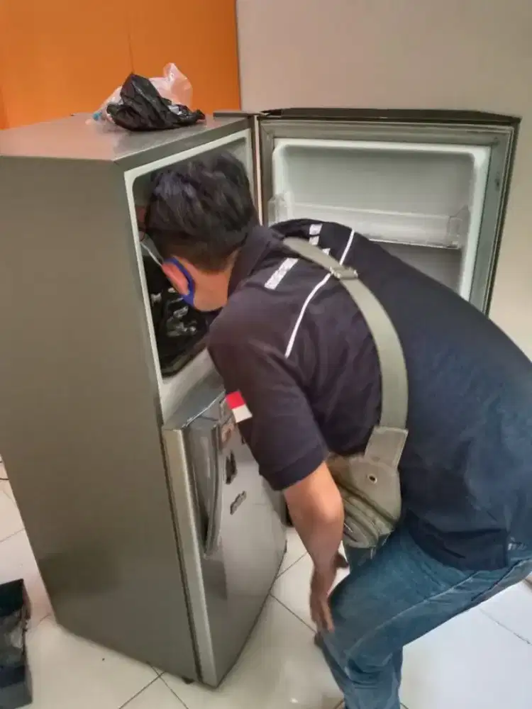 Service kulkas, service AC, bongkar pasang/ pindah AC