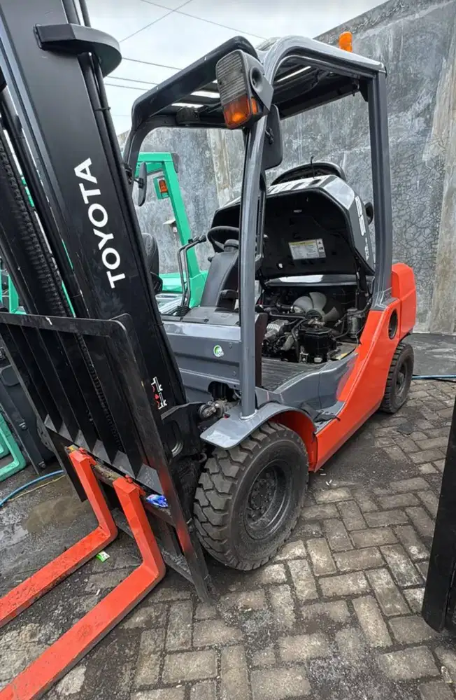 TOYOTA 2,5 TON MAST 4,5 METER MATIC SIAP KERJA