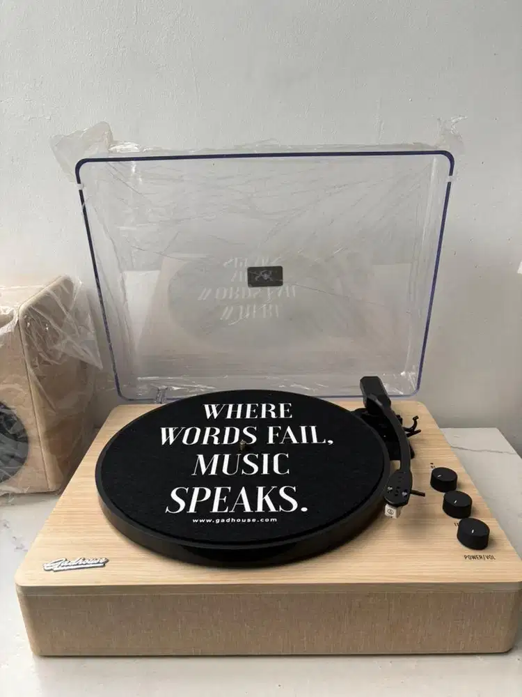 Gadehouse Dean Turn table stereo system | softsan color