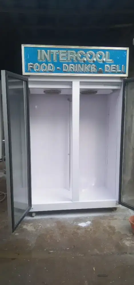 Showcase chiller 2 pintu merek GEA dan SANDEINTERCOOL