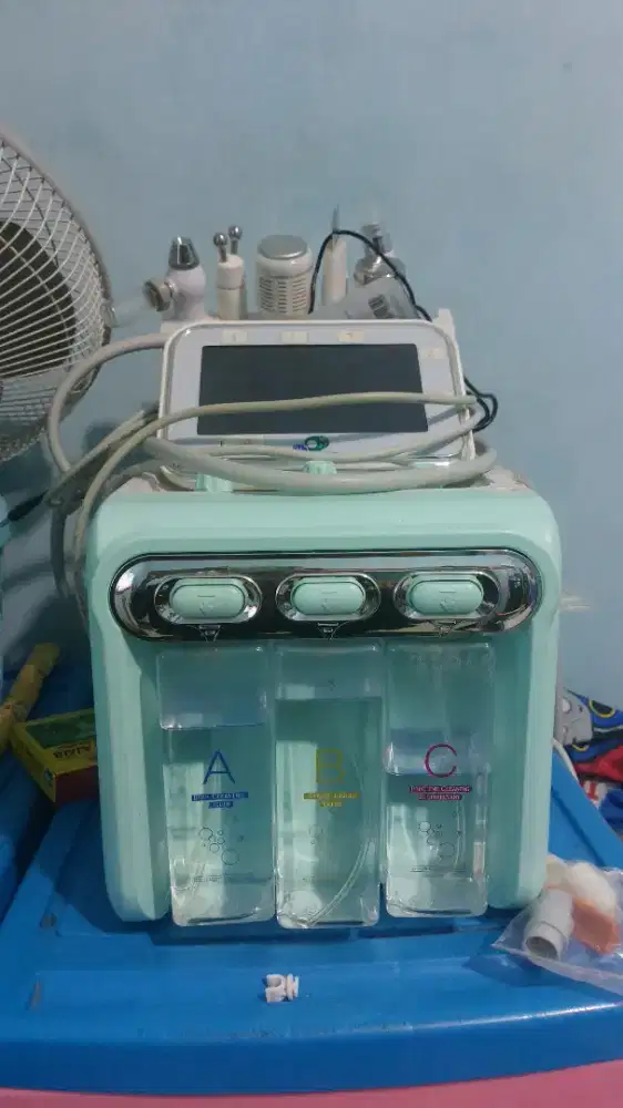 mesin facial hidra dermabrasi hidrogen-oksigen 7-in-1.