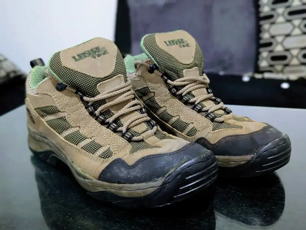 Sepatu gunung,outdoor,hiking leisure time