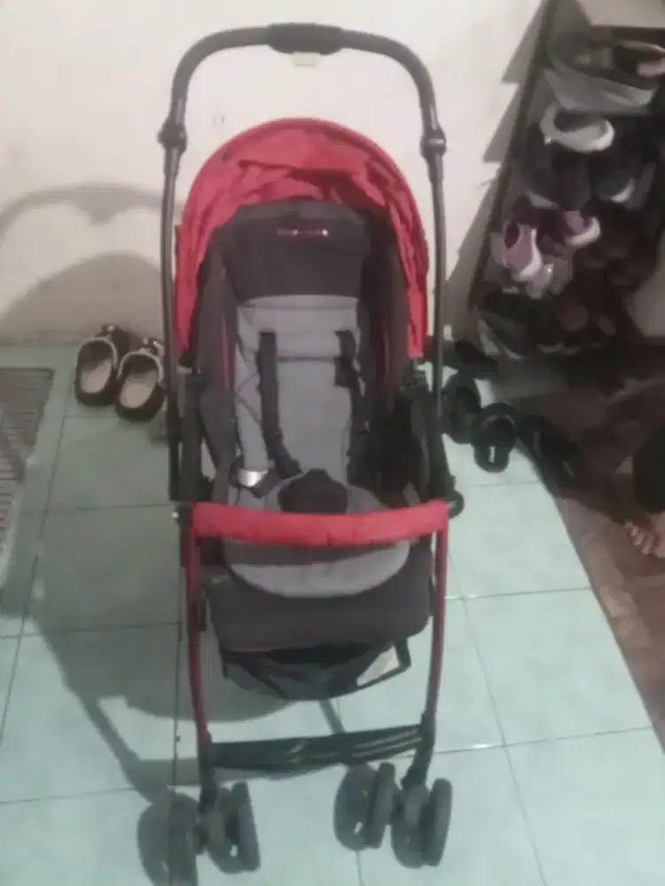 Di jual stroler. Bisa depan belakang dorongan nya