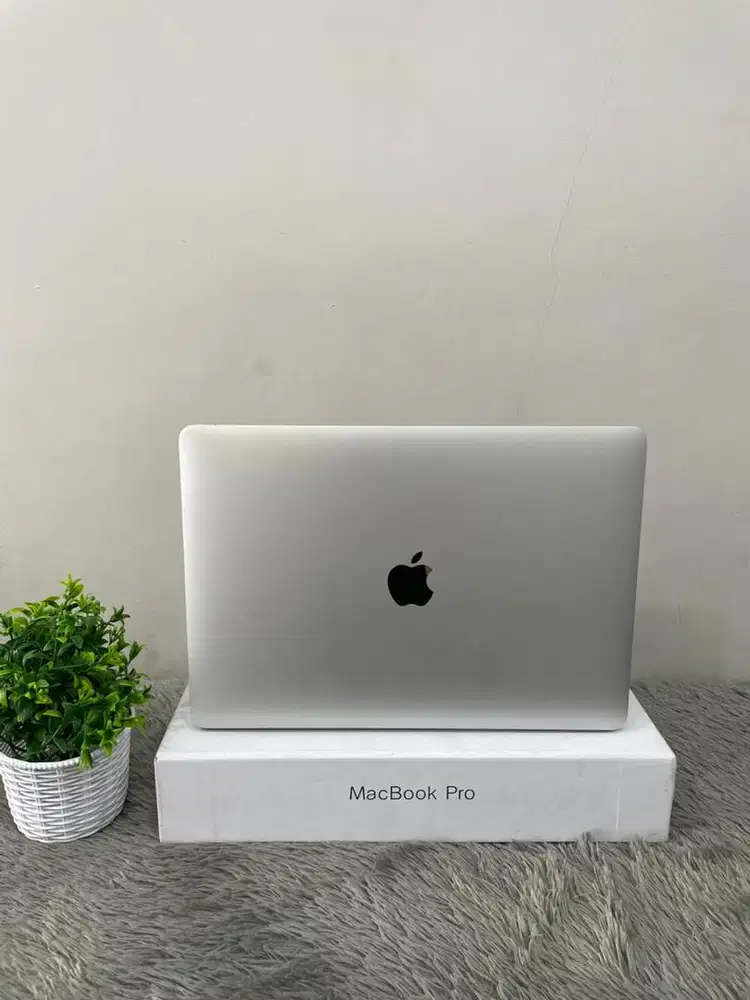 MacBook Pro 2017 13inch 8/512 Core i5 Lengkap