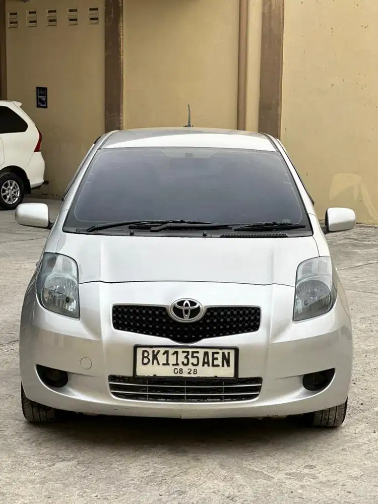 Toyota yaris E at matic 2006