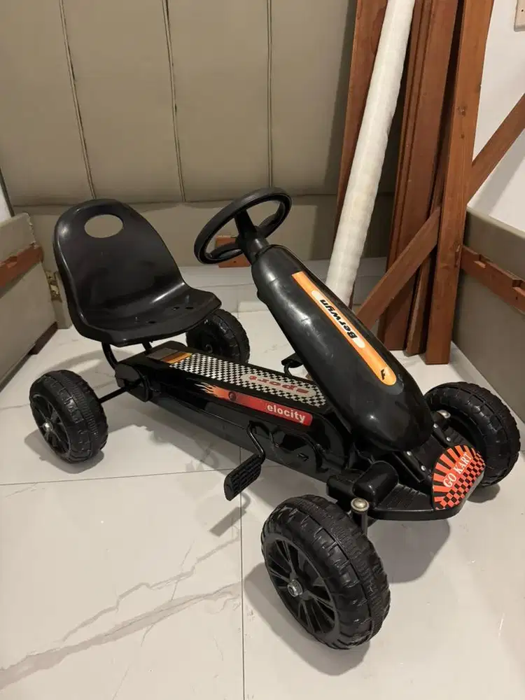 Berwyn go card ride on car not little tikes elc