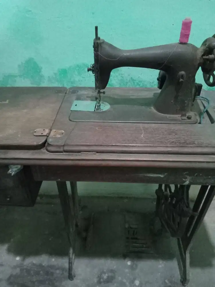 Di jual cepat mesin jahit baju dll