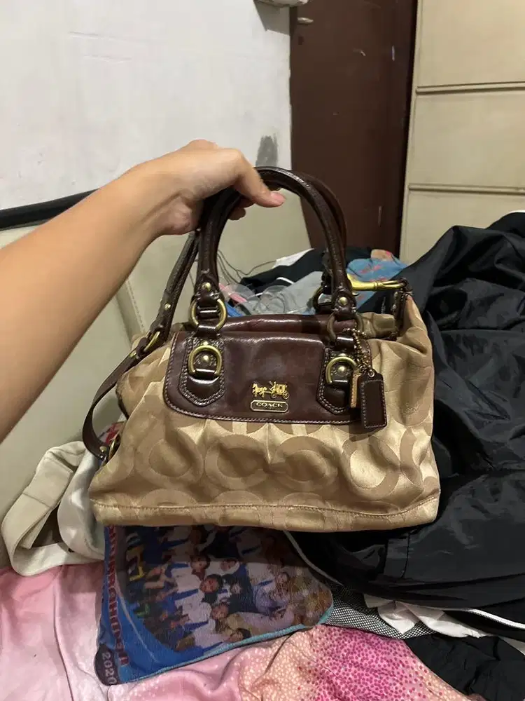 TAS COACH SIGNATURE FABRIC - COKELAT