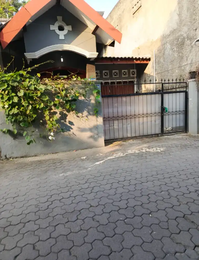 Rumah Seturan 2lt strategis untuk investasi