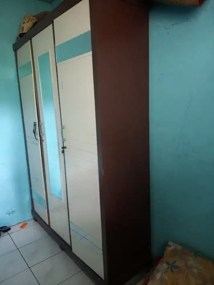 Jual lemari kayu BUKAN KAYU SERBUK