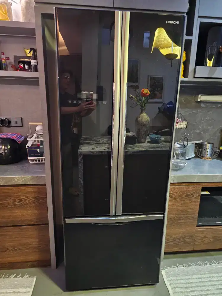Kulkas Hitachi 3 pintu inverter