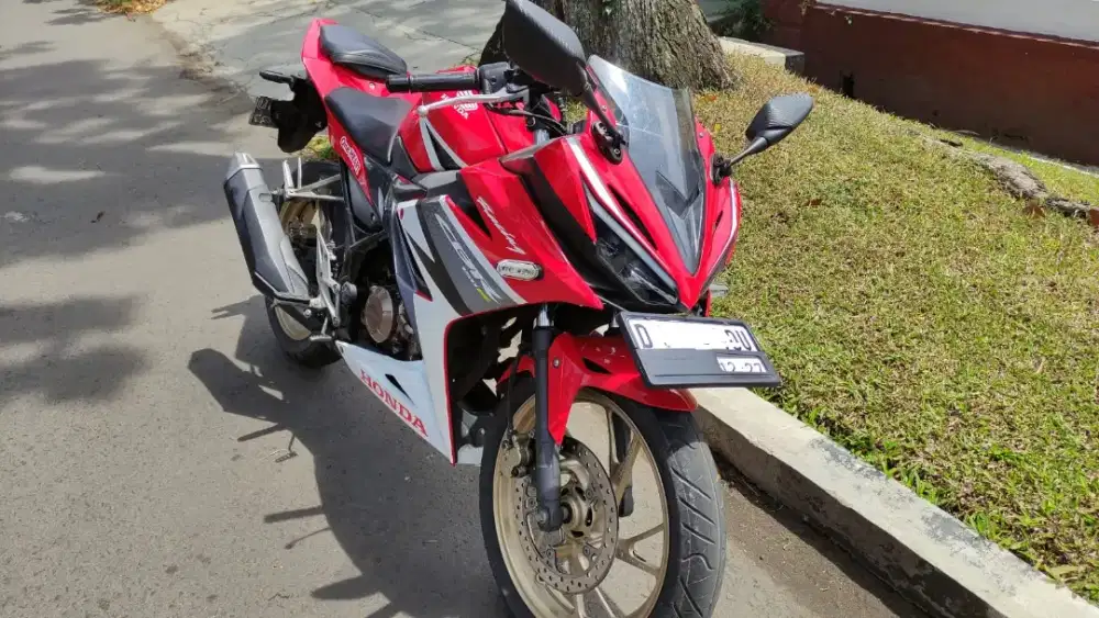 Honda CBR 150 R Tahun 2017 Merah putih kilometer low