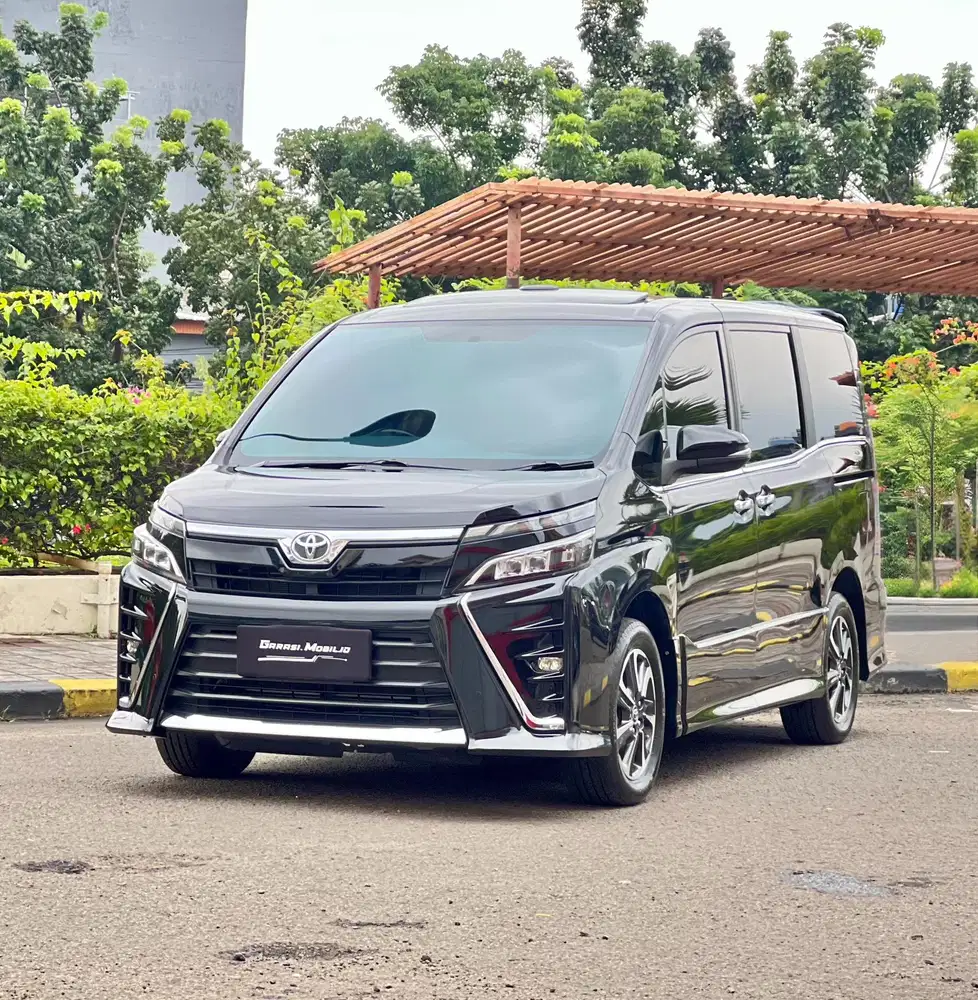 Toyota Voxy 2.0 AT 2021