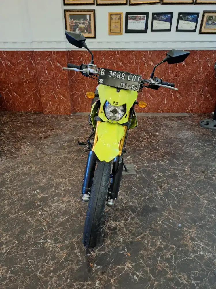 HUB IMA DP 1 JT D TRACKER 2021 . KM LOW BERGARANSI FREE OLI SERVICE