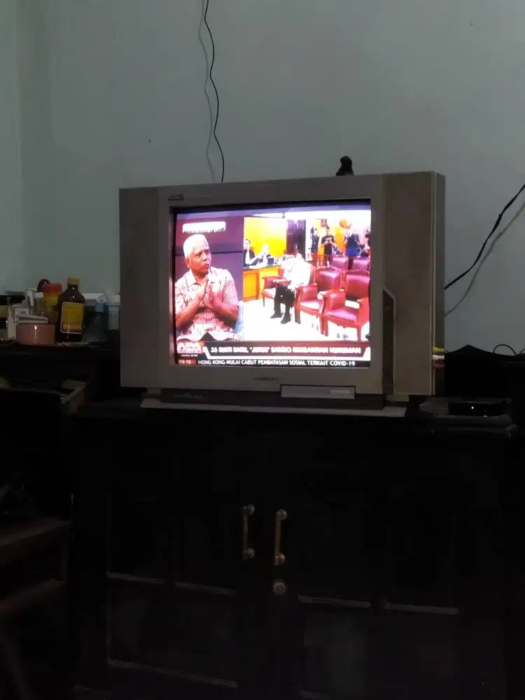 STB, Antena dan  polytron zeppelin 24 inchi