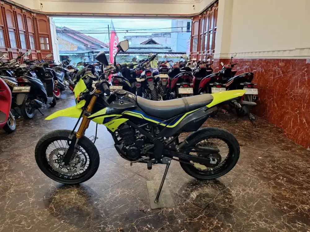 HUB IMA DP 1 JT D TRACKER 2021 . KM LOW BERGARANSI FREE OLI SERVICE