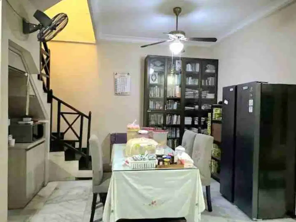 Dijual Rumah Babatan Pratama Wiyung 2 lantai