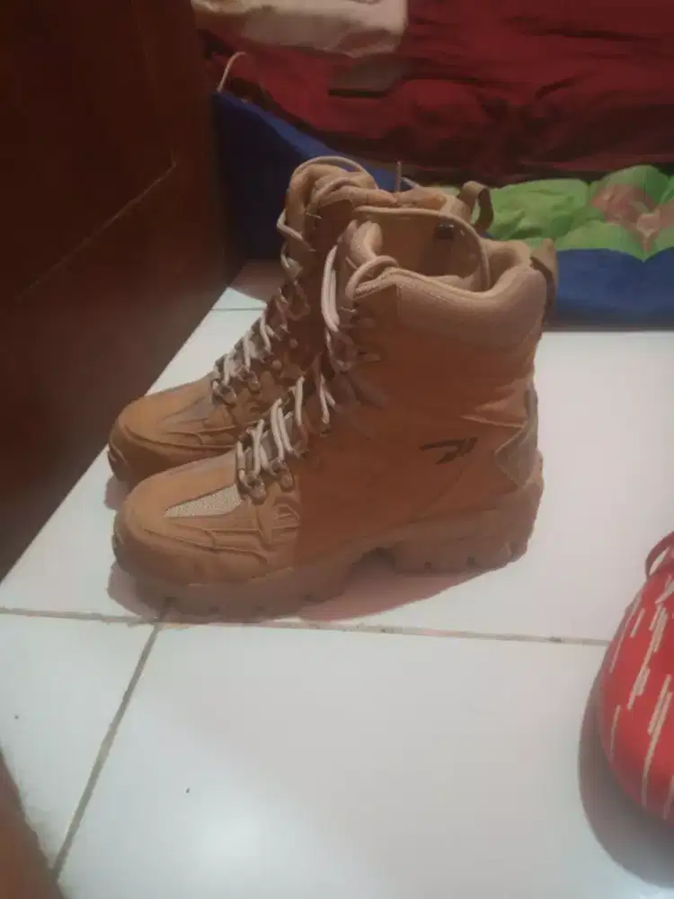 Sepatu gunung SZ 41