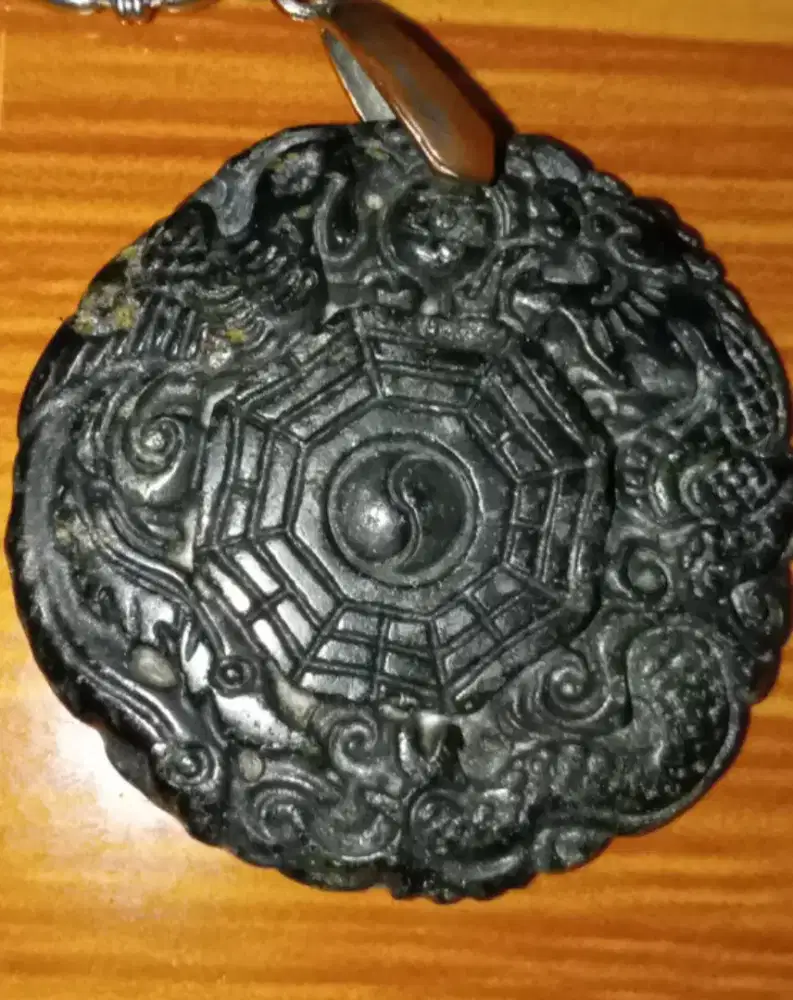 Lion giok hitam yin yang