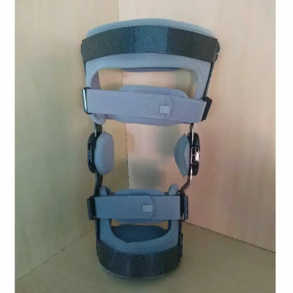 Knee brace (penyangga lutut)