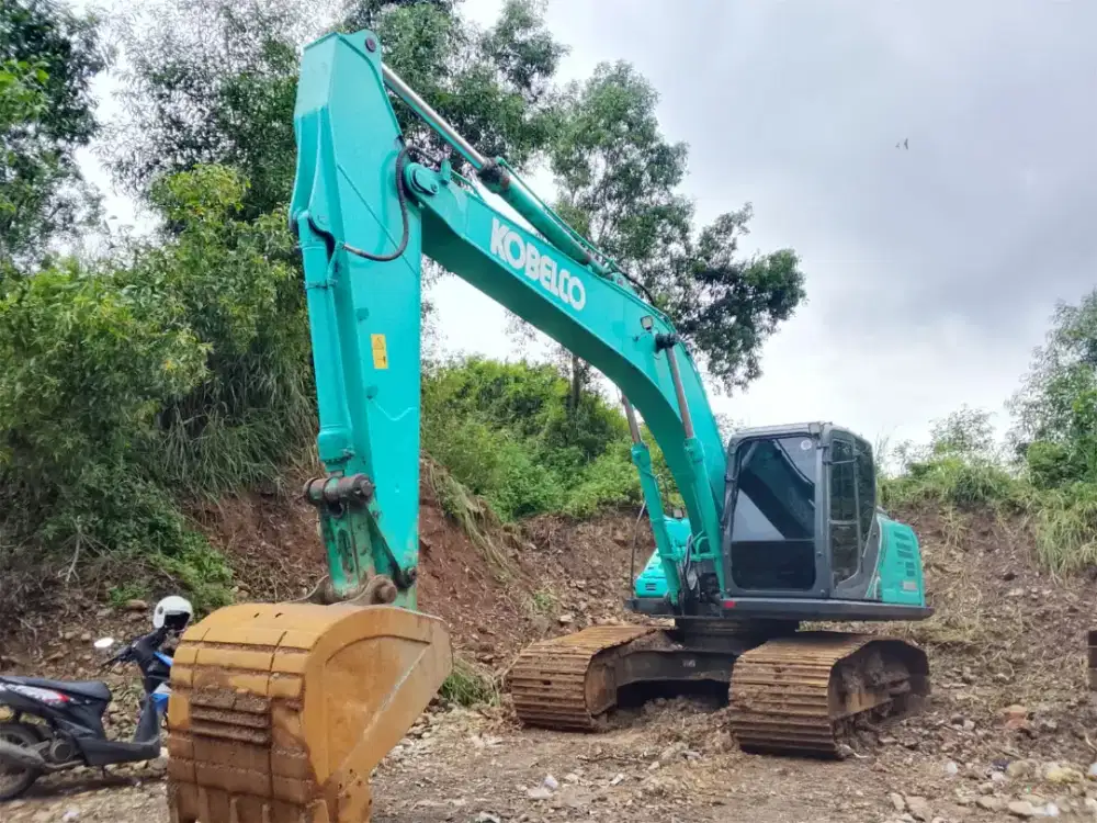 EXCAVATOR KOBELCO SK200-10 Lokal