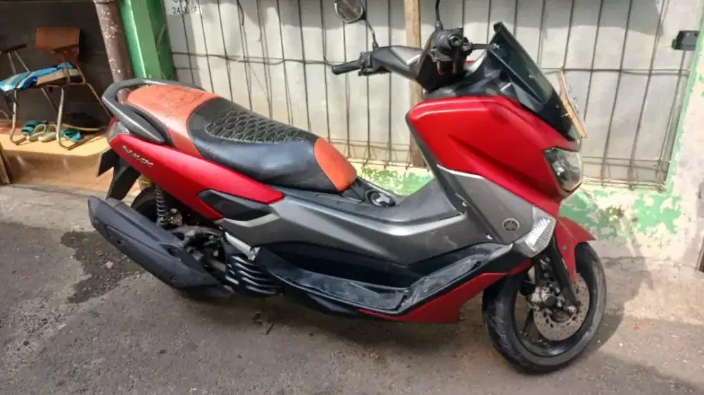 Yamaha nmax tahun 2019 warna merah hati