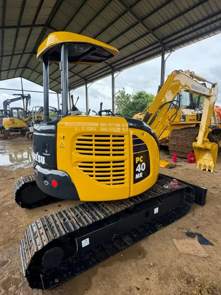 EXCAVATOR KOMATSU PC40MR-2
