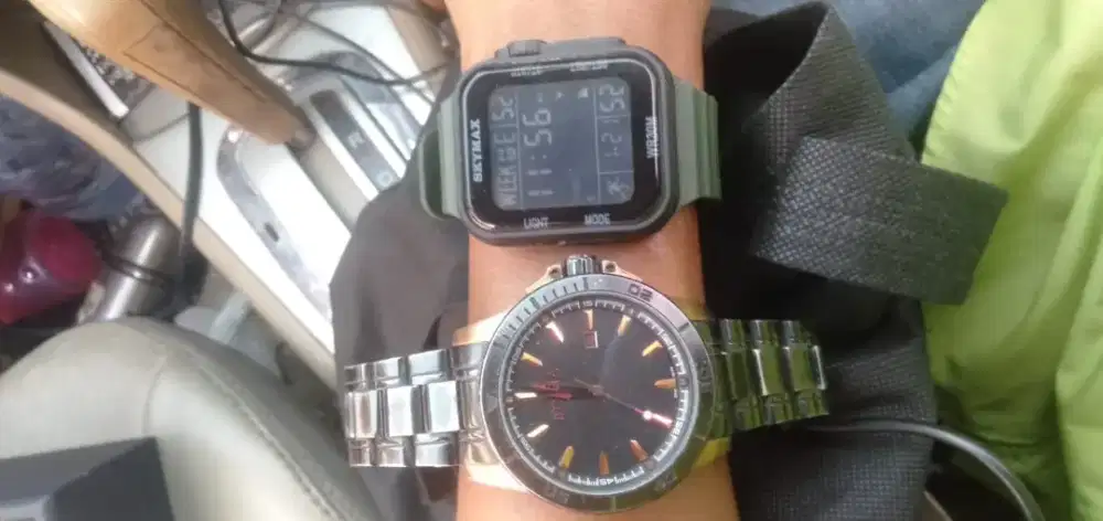 Di jual murah aja wa dan hp buruan yg cepat dia dapat  ke 2 nya 810 RB