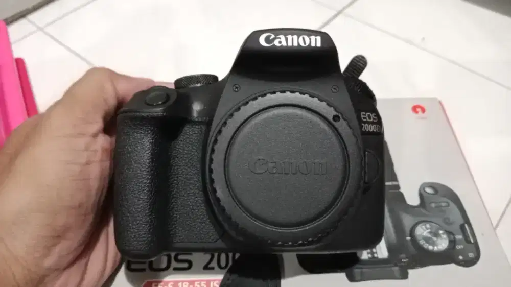 kamera canon EOS 2000D
