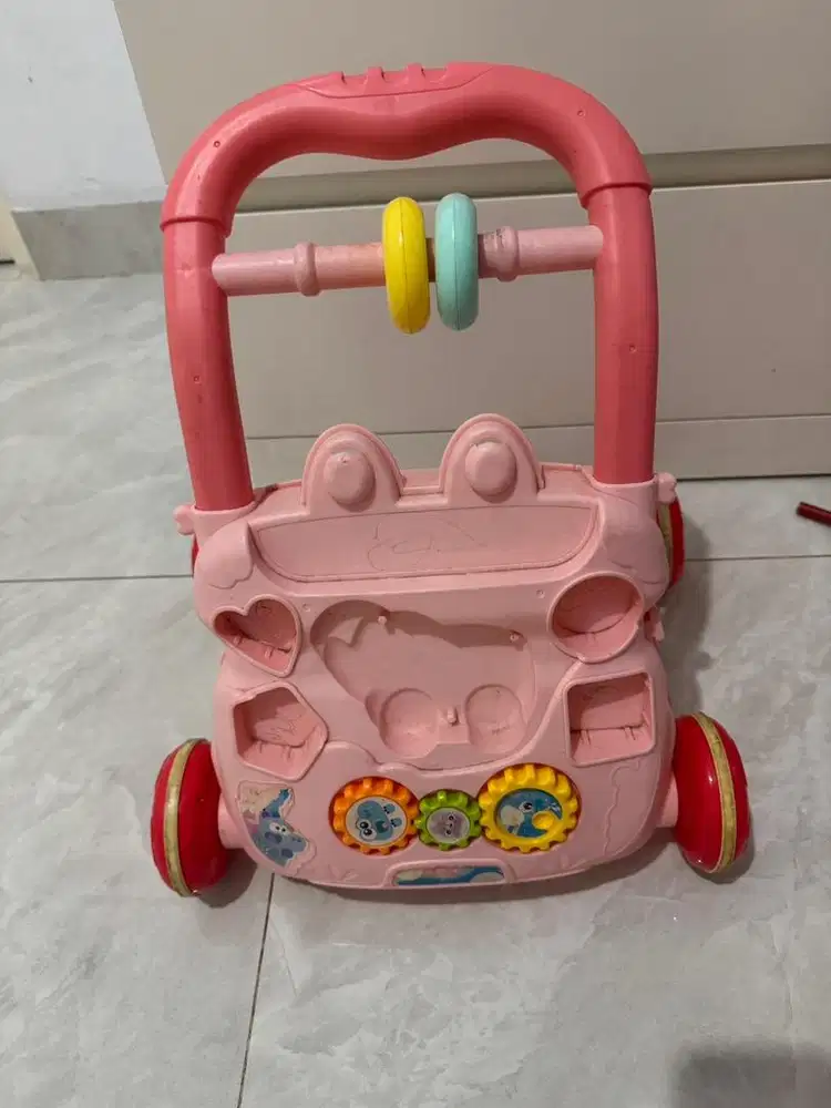 Mainan dorong bayi bantu jalan