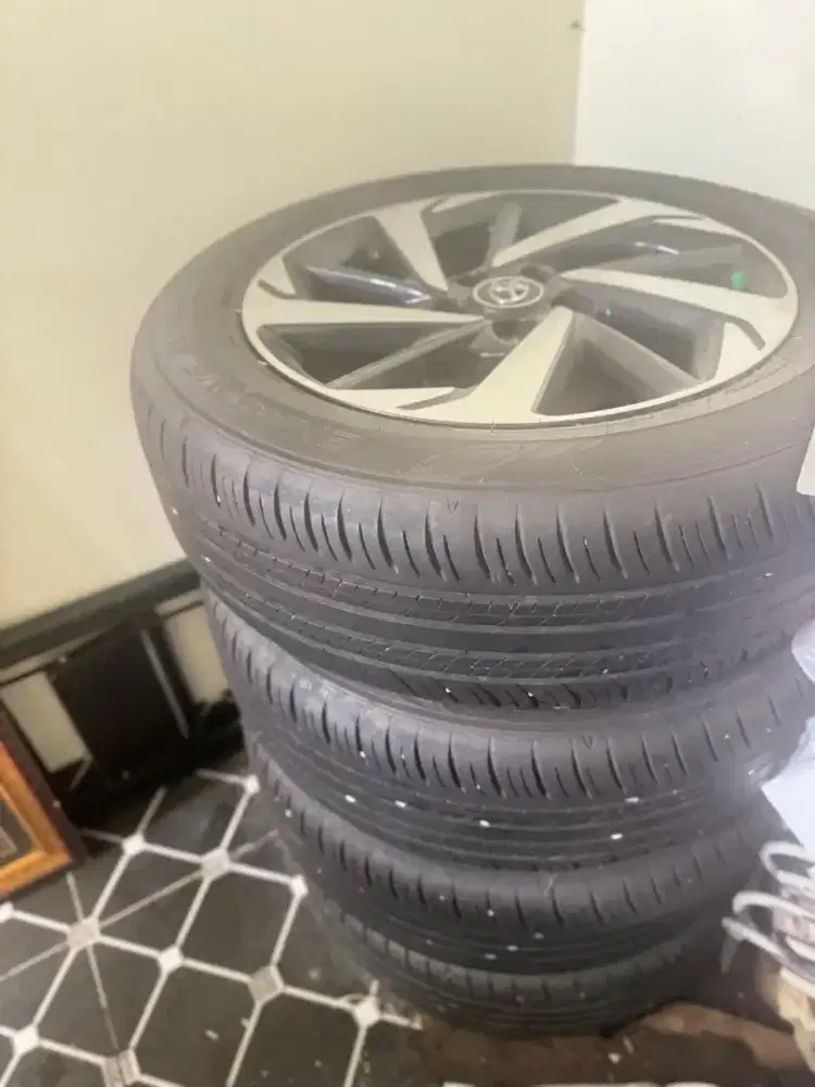 Jual cepat Ban+Vleg mobil rush Gr sport