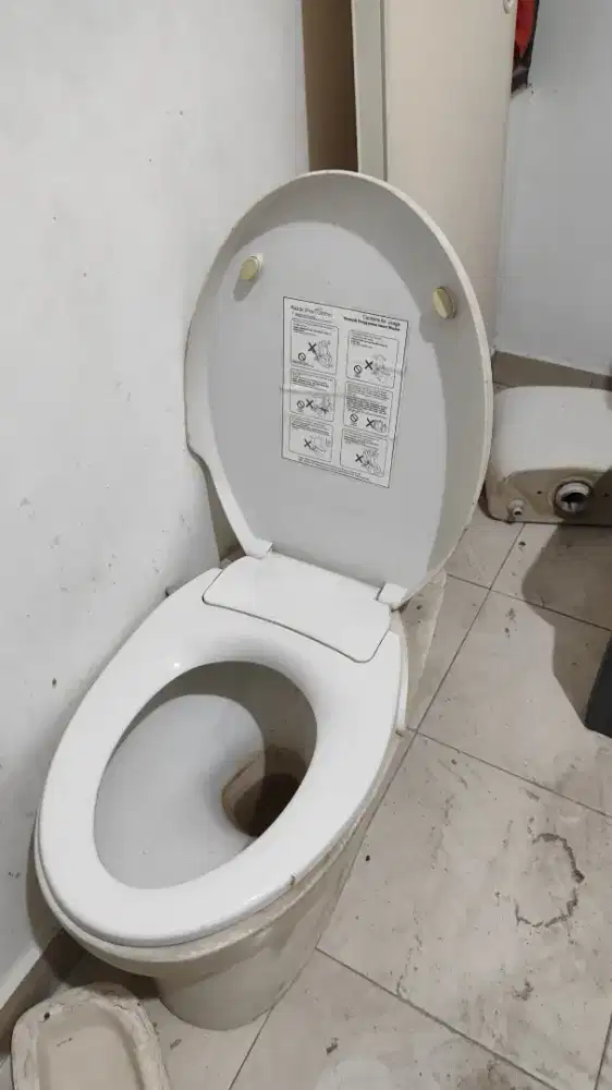 dijual cepat WC duduk merk american standard+pintu kamar mandi